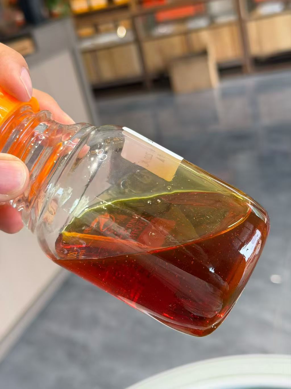 天然沉香精油 · 琥珀色